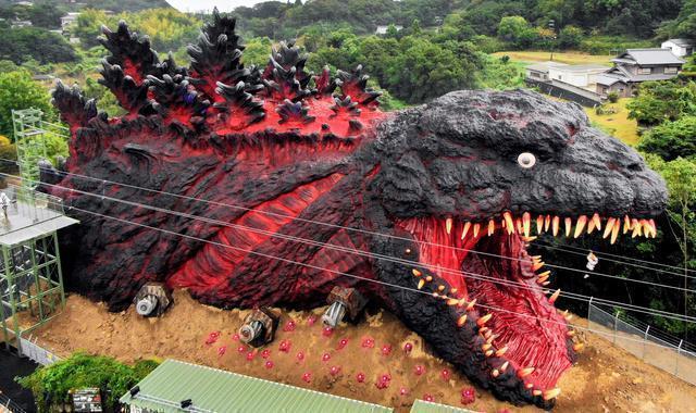 Nijigen no mori ZenMarket Godzilla tyrolienne