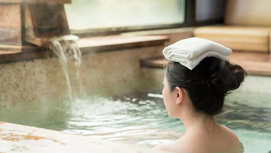 Towel etiquette at Japanese Onsen