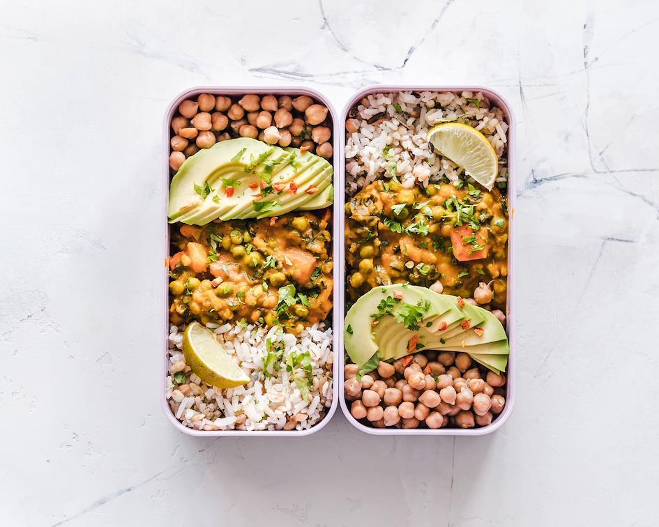 Bento con legumbres y aguacate