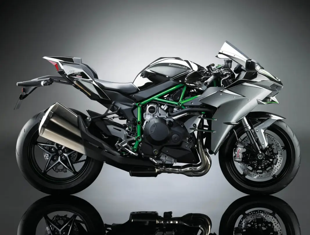 8. La moto Kawasaki Z1000