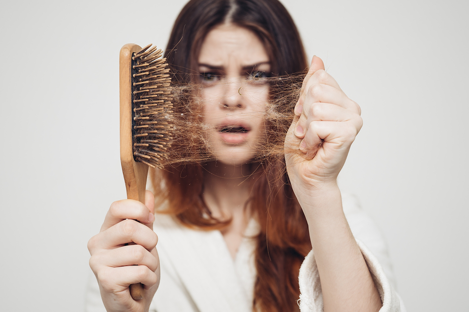 Rụng t&oacute;c l&agrave; nỗi &aacute;m ảnh của kh&ocirc;ng &iacute;t người