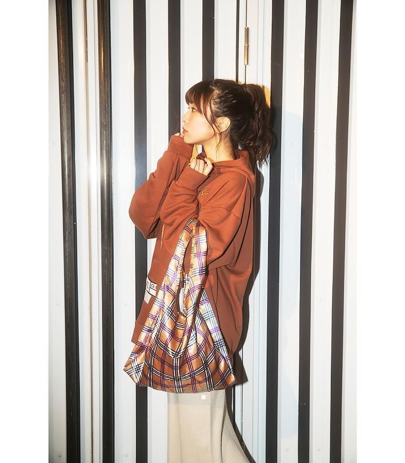 Aimi with eco bag