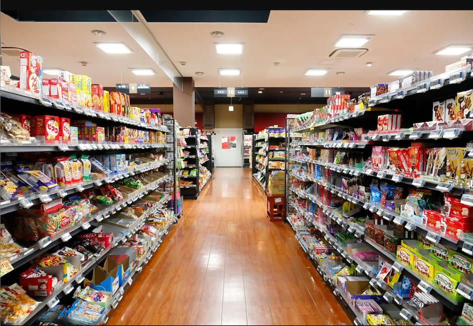 Japanese snacks for sale in a ‘konbini.’ Photo courtesy of Japan National Tourism Organization.