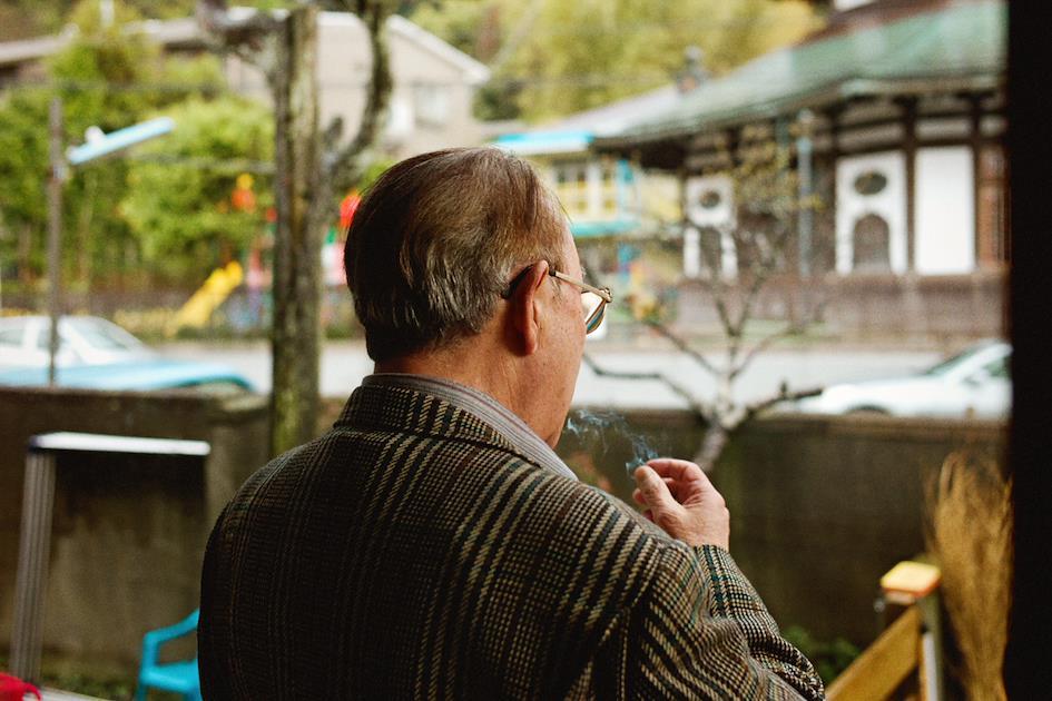 Foto de um senhor japon&ecirc;s com c&acirc;ncer de pulm&atilde;o