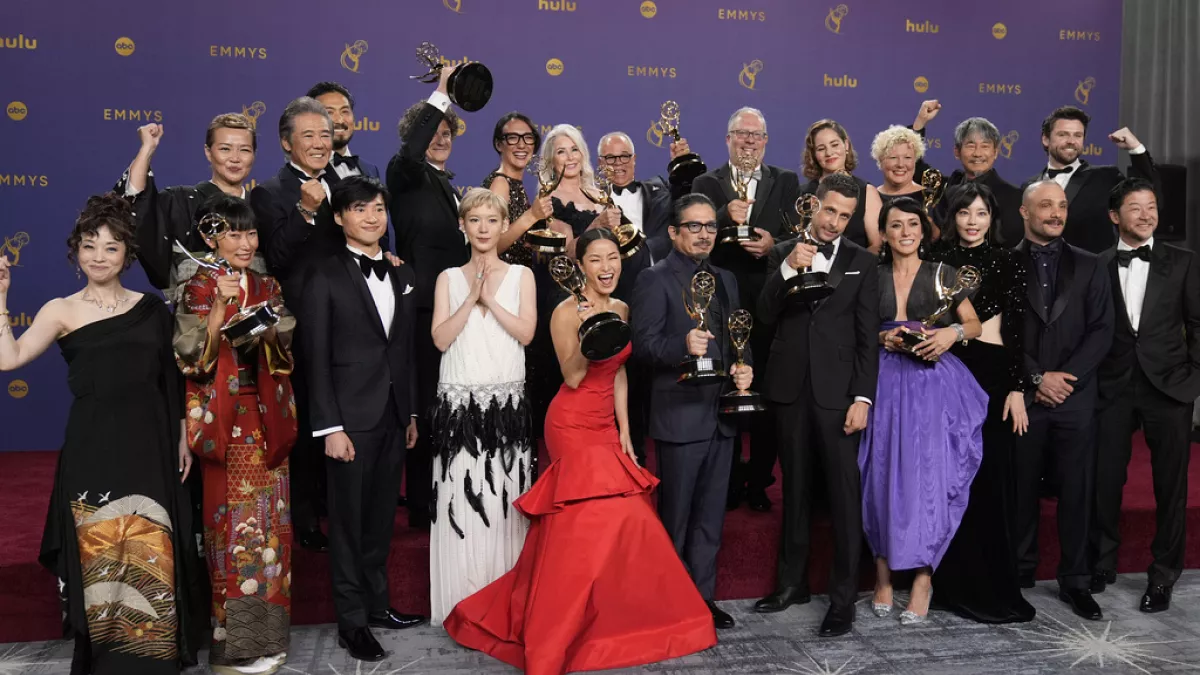 Elenco de Shogun com os prêmios Emmy