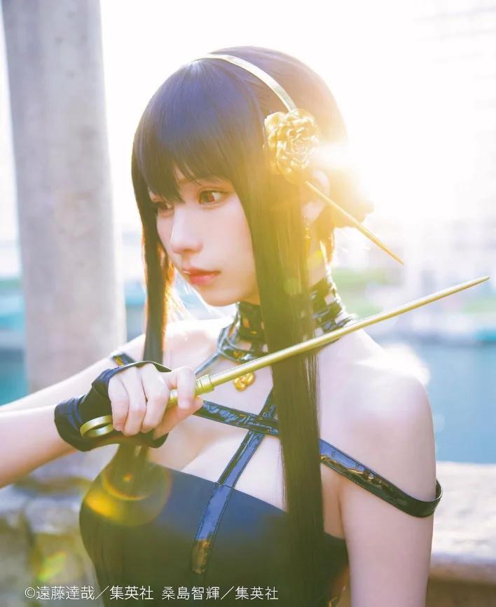 Cosplayer Enako como Yor de Spy x Family
