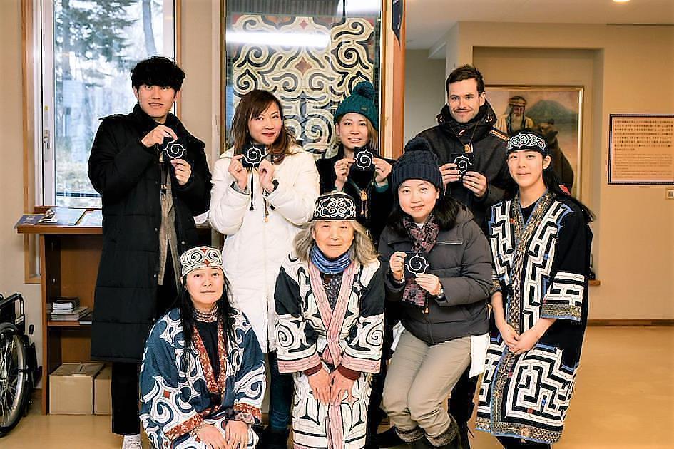 Touriste v&ecirc;tements photo A&iuml;nou