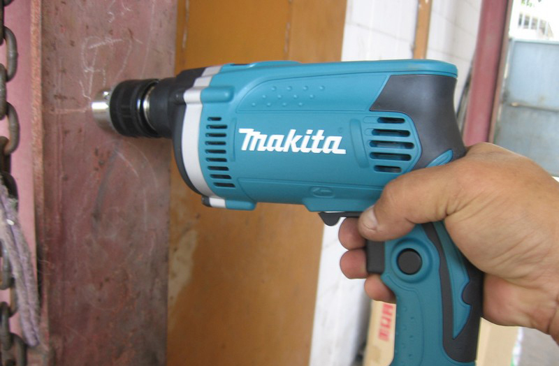 máy khoan pin cầm tay makita