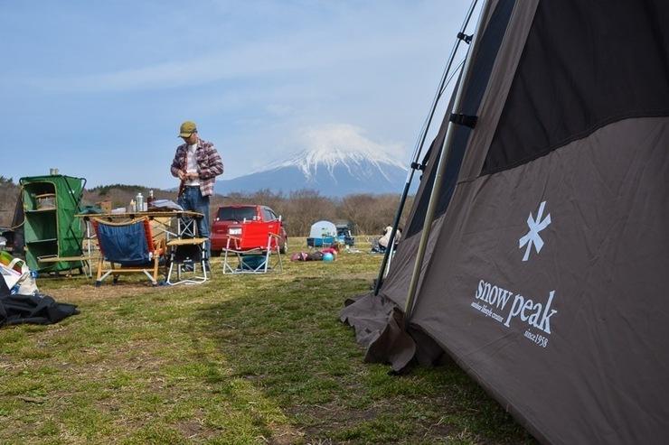 carpa mont-bell y fuji al fondo