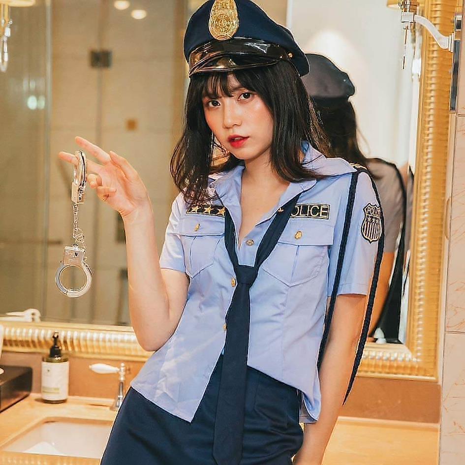 ชุดตำรวจสาว
