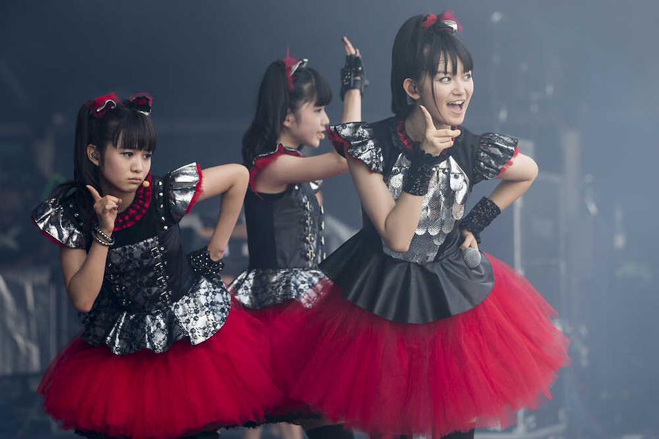 Костюмы и внешний вид солисток Babymetal