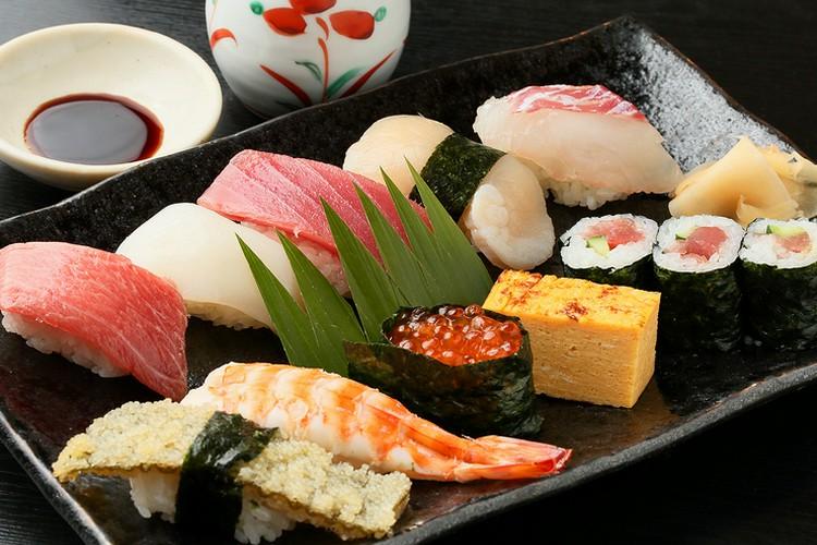 variedade de sushi