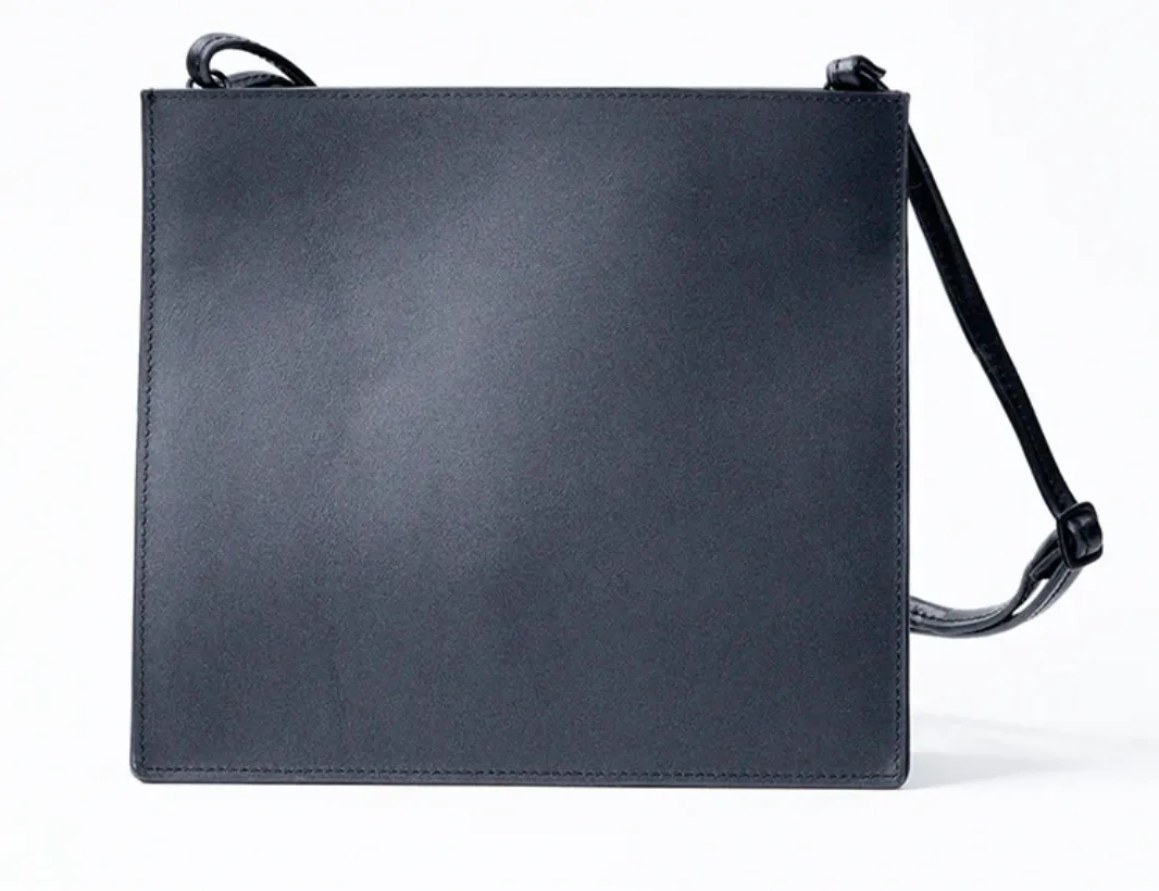 sac en cuir minimaliste Less Is