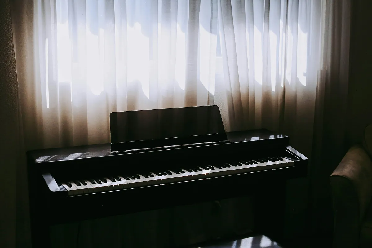 Piano digital japon&eacute;s