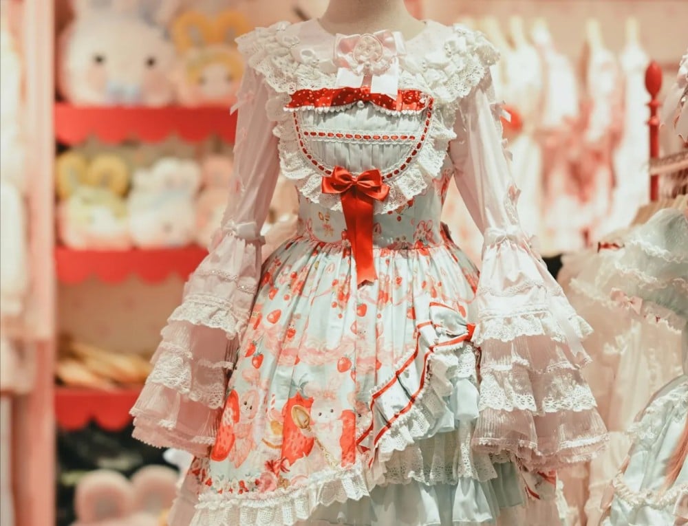 Vestido de la moda Lolita con vuelos